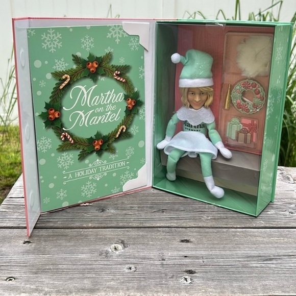 Martha on the Mantle 10.5" Christmas Figurine NWT - Picture 5 of 5